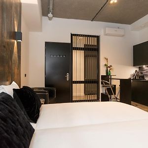 Deluxe Studio