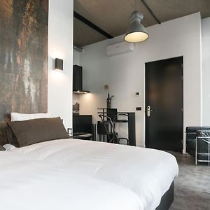 Deluxe Studio